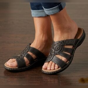 Clarks Black Leather Slide Sandals Women’s Size 7 Comfort Cushion Slip-On